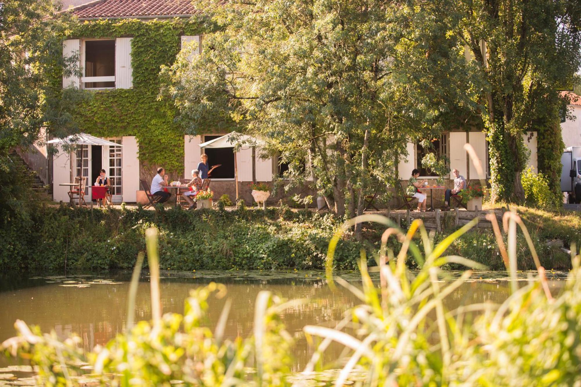 Logis Auberge De La Riviere Les Velluire-sur-Vendee エクステリア 写真
