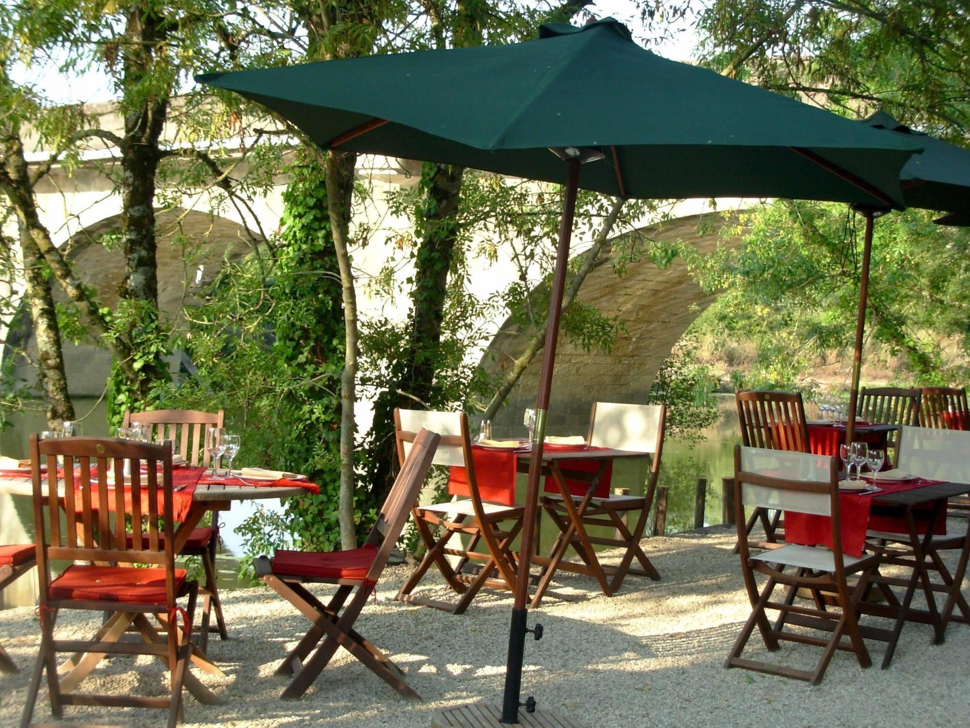 Logis Auberge De La Riviere Les Velluire-sur-Vendee エクステリア 写真
