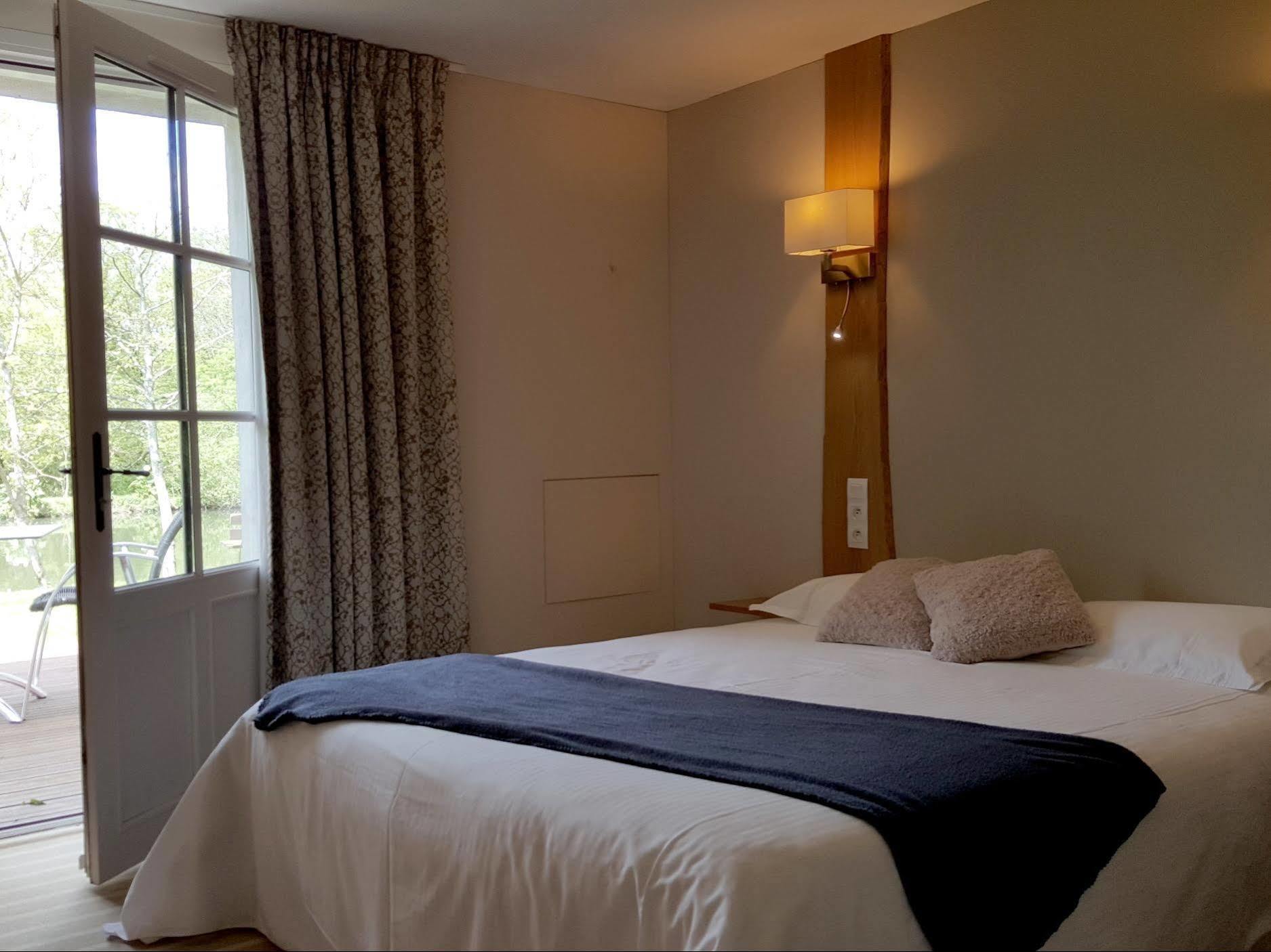 Logis Auberge De La Riviere Les Velluire-sur-Vendee エクステリア 写真
