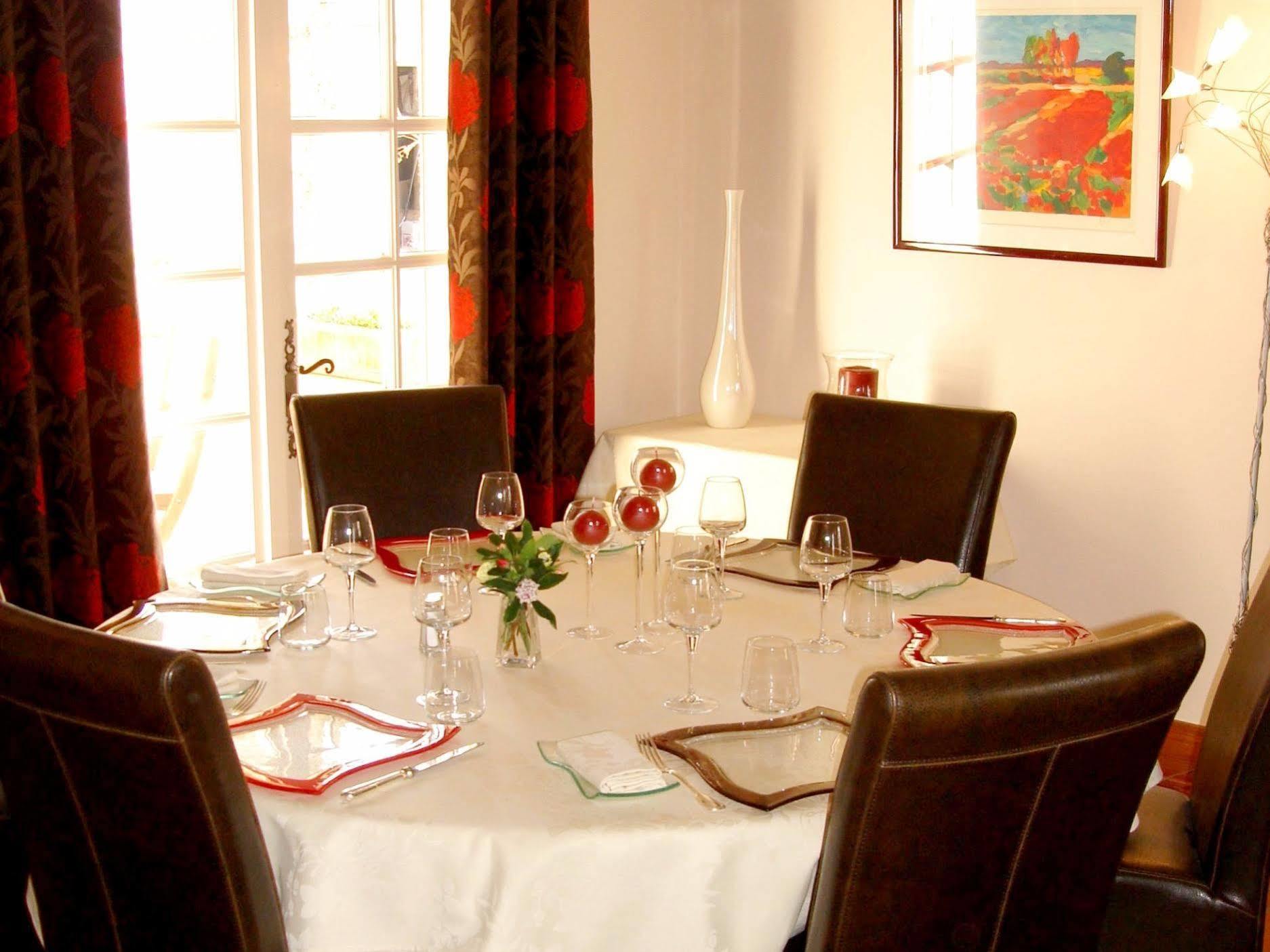 Logis Auberge De La Riviere Les Velluire-sur-Vendee エクステリア 写真